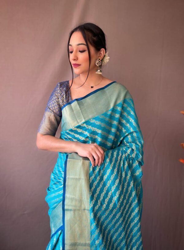 Rama green color kanchipuram silk saree with zari woven work - Image 2
