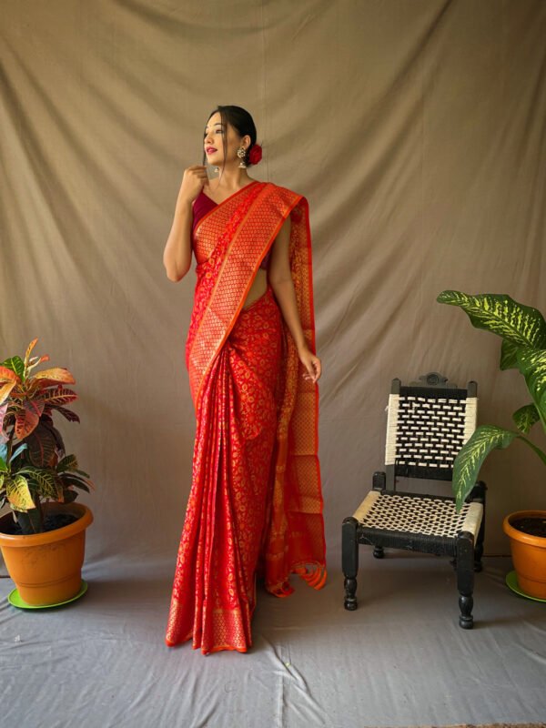 Red color patola silk saree with zari weaving work - Image 2