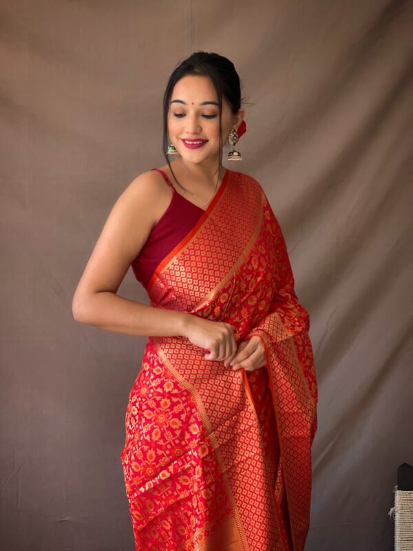 Red color patola silk saree with zari weaving work - Image 3