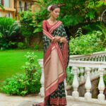 Bottle green color soft raw silk saree with woven design - Image 3