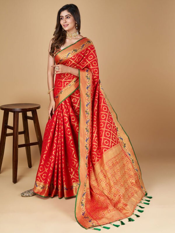 Red color patola silk saree with woven design - Image 4