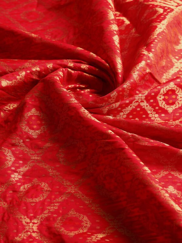 Red color patola silk saree with woven design - Image 7