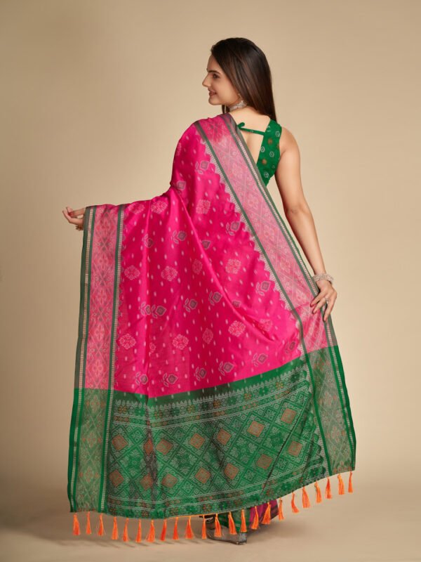 Rani pink color patola silk saree with weaving work - Image 3