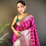 Magenta banarasi silk saree with zari weaving work - Image 4