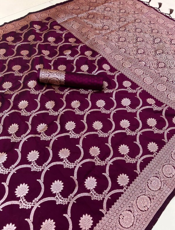 Magenta premium banarasi silk saree with zari weaving work - Image 2