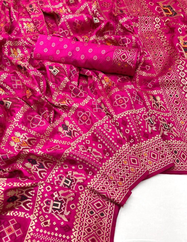 Rani pink traditional patola silk saree with meenakari zari weaving work - Image 2