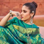 Green color soft silk saree with zari weaving work - Image 5