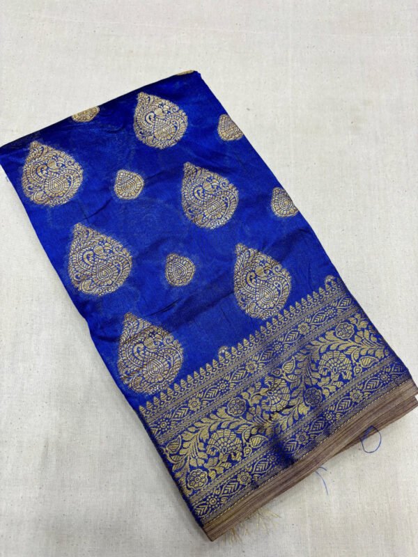 Magenta banarasi silk saree with zari weaving work - Image 2