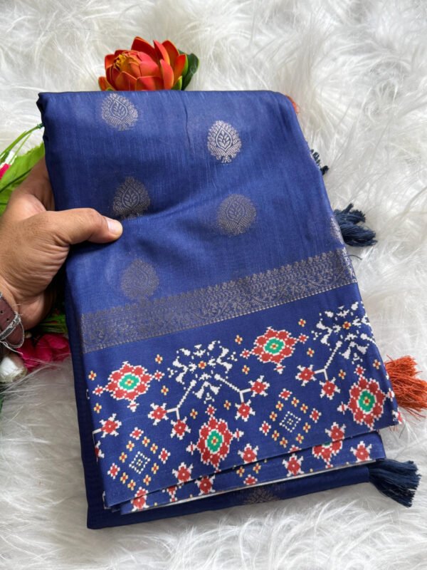 Off white handloom katan silk saree with ikkat printed border - Image 8