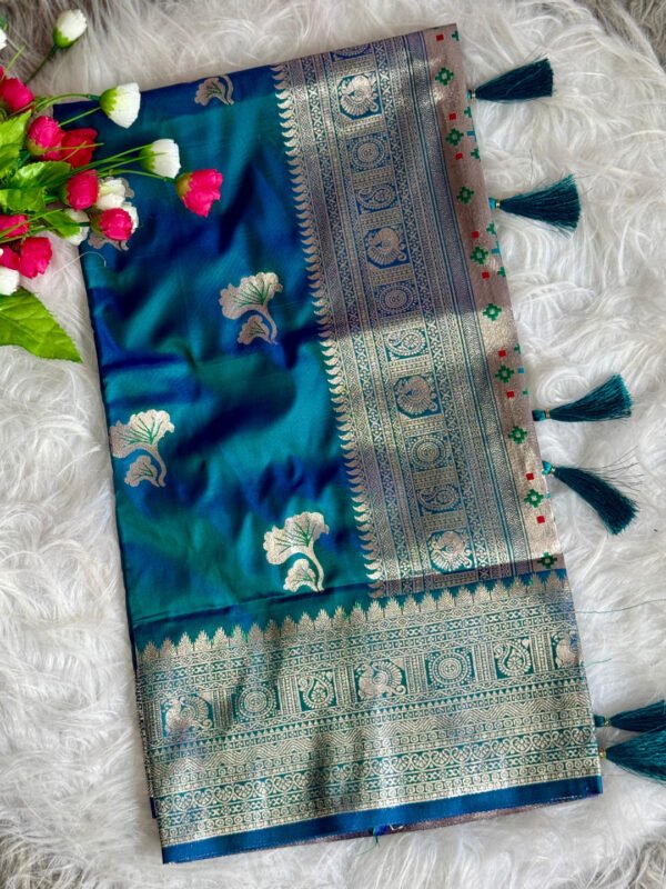 Rama green traditional paithani silk saree with zari weaving work - Image 2