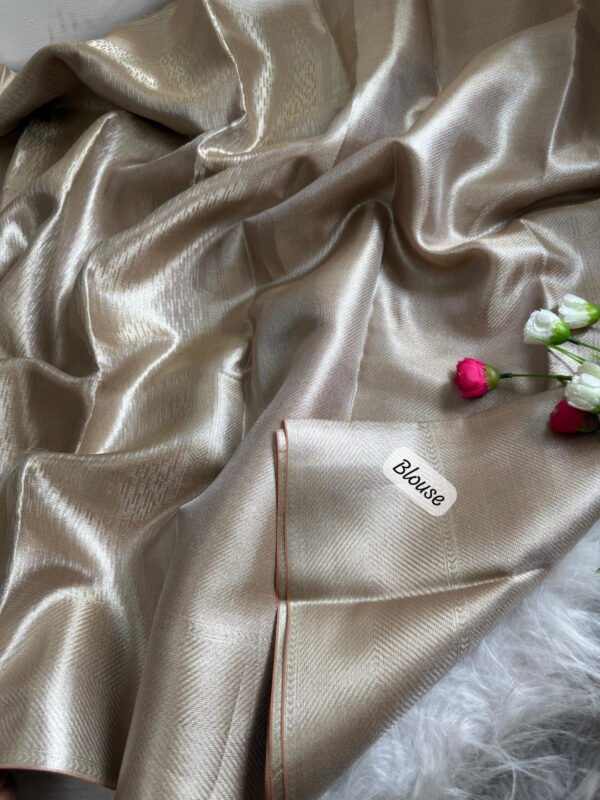 Lavender banarasi handloom tissue silk saree with golden zari weaving work - Image 9