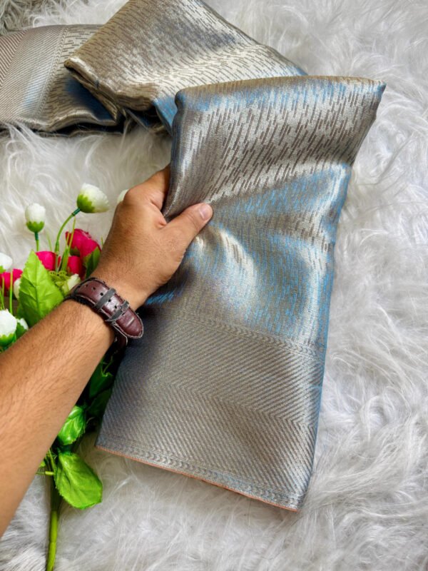 Lavender banarasi handloom tissue silk saree with golden zari weaving work - Image 10