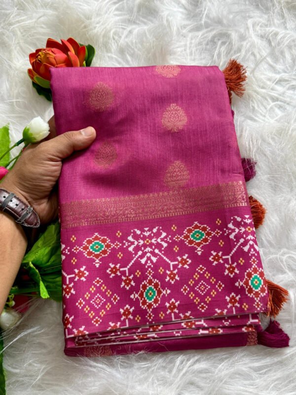 Off white handloom katan silk saree with ikkat printed border - Image 5