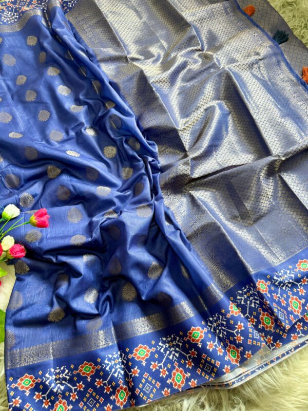 Off white handloom katan silk saree with ikkat printed border - Image 9
