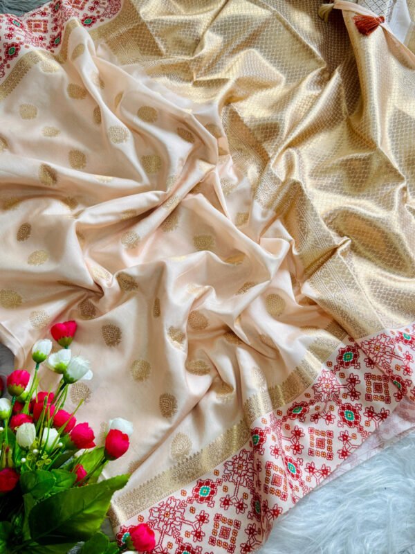Off white handloom katan silk saree with ikkat printed border - Image 3