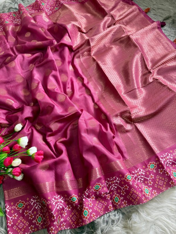 Off white handloom katan silk saree with ikkat printed border - Image 6
