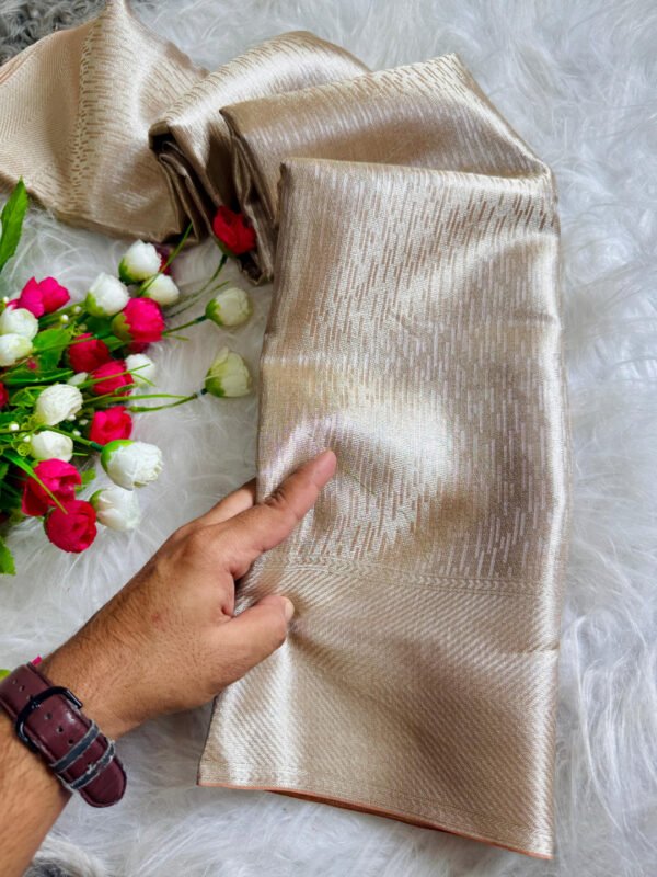 Lavender banarasi handloom tissue silk saree with golden zari weaving work - Image 7